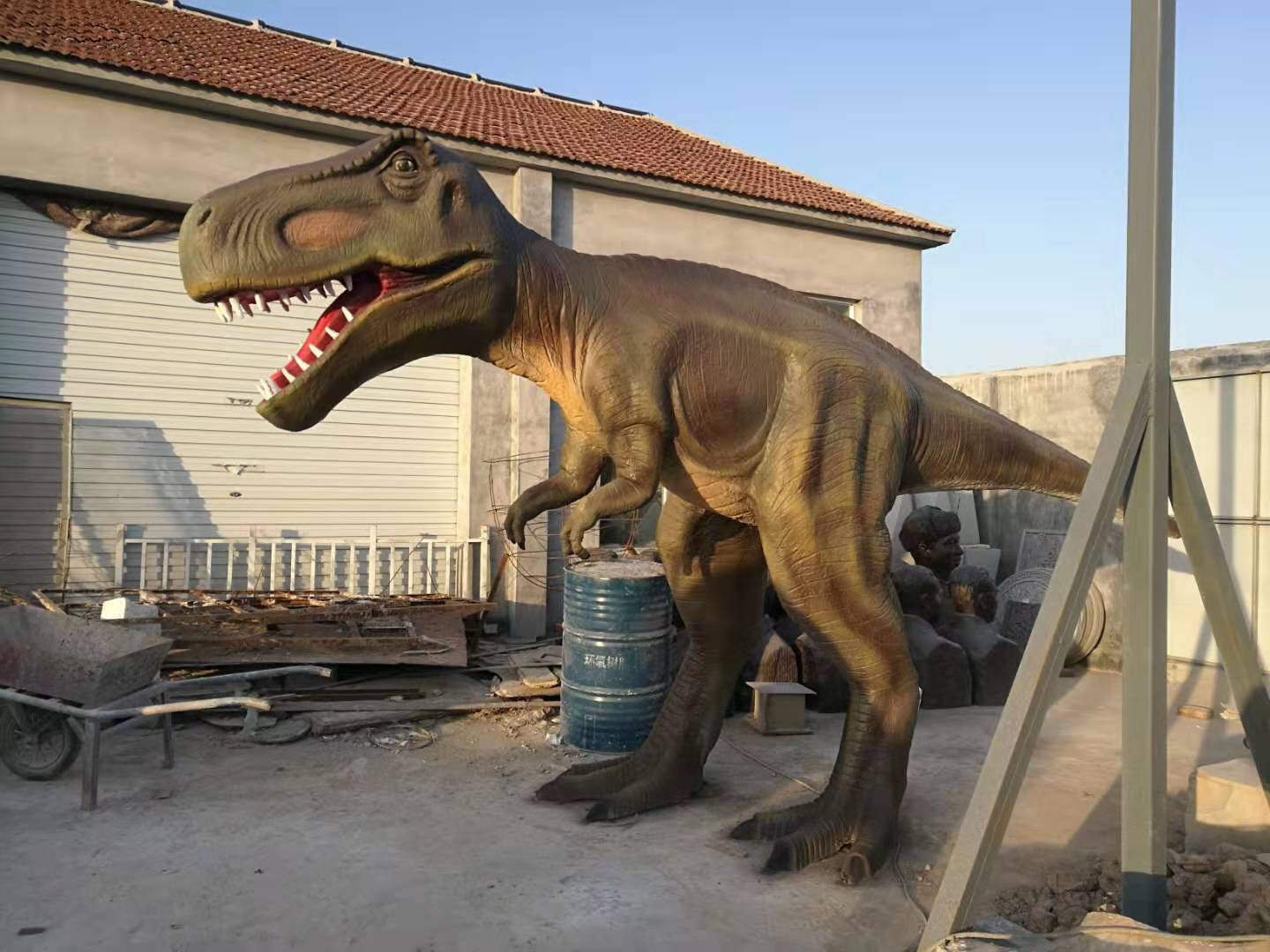 恐龍雕塑項目部分完工，出廠安裝（組圖）。