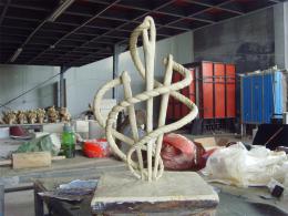 hj1715 不銹鋼雕塑-針線之魅 小稿_青島國際服裝城不銹鋼雕塑、石雕、玻璃鋼雕塑_濱州宏景雕塑有限公司