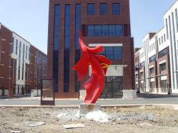 hj1725 不銹鋼雕塑—凌空之剪_青島國際服裝城不銹鋼雕塑、石雕、玻璃鋼雕塑_濱州宏景雕塑有限公司